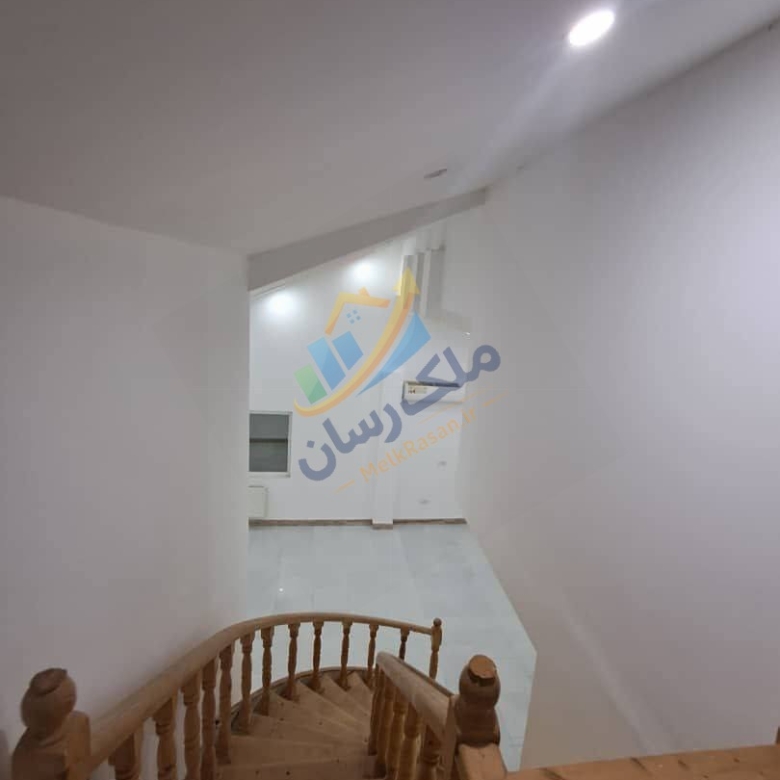 ویلای سه‌خواب در محمودآباد با ۲۰۰ متر زمین و ۱۳۲ متر بنا، ۵ دقیقه تا دریا و جنگل نمای پله