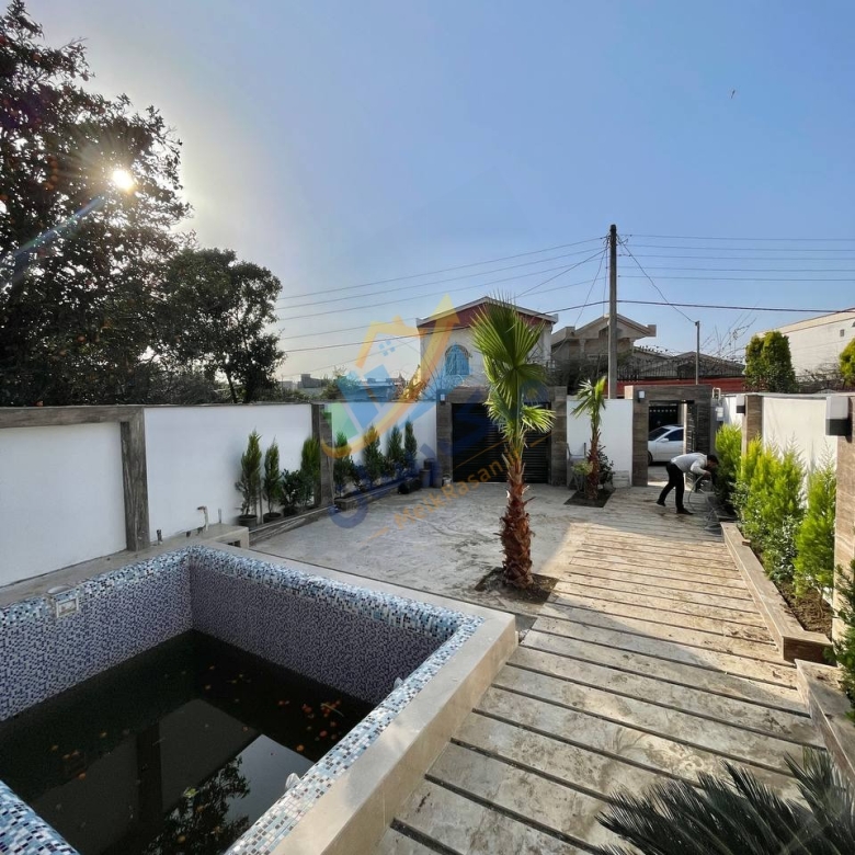 ویلا دوبلکس مدرن در محدوده آمل به سرخرود با ۲۱۰ متر زمین و ۱۸۰ متر بنا، سه خواب مستر و استخر چهار فصل نمای حیاط