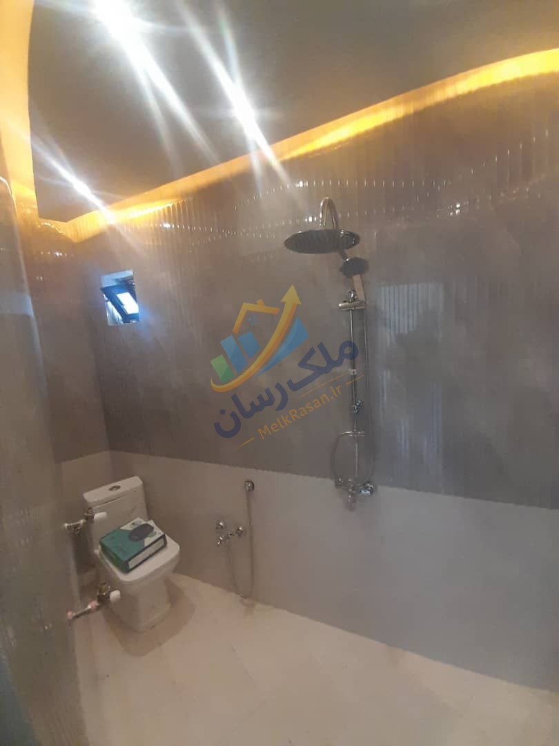 ویلا نیم‌پیلوت مدرن فول‌هوشمند در نوشهر با ۱۸۰ متر زمین و ۱۹۰ متر بنا، سه خواب نوساز داخل بافت نمای سرویس