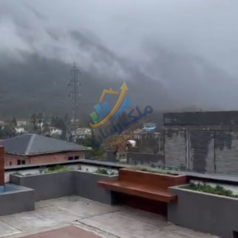 ویلای دوبلکس نما مدرن در چلک زیبا با ۵۰۰ متر زمین و ۶۰۰ متر بنا، استخر سرپوشیده، جکوزی و روف‌گاردن با ویوی ابدی نمای روف گاردن