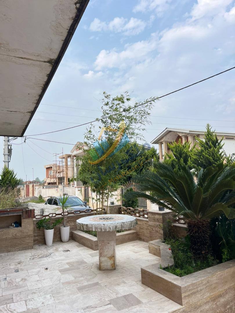 ویلا دوبلکس در محمودآباد با ۱۷۰ متر زمین و ۲۱۰ متر بنا، سه خواب، استخر داخلی و روف‌گاردن نمای حیاظ