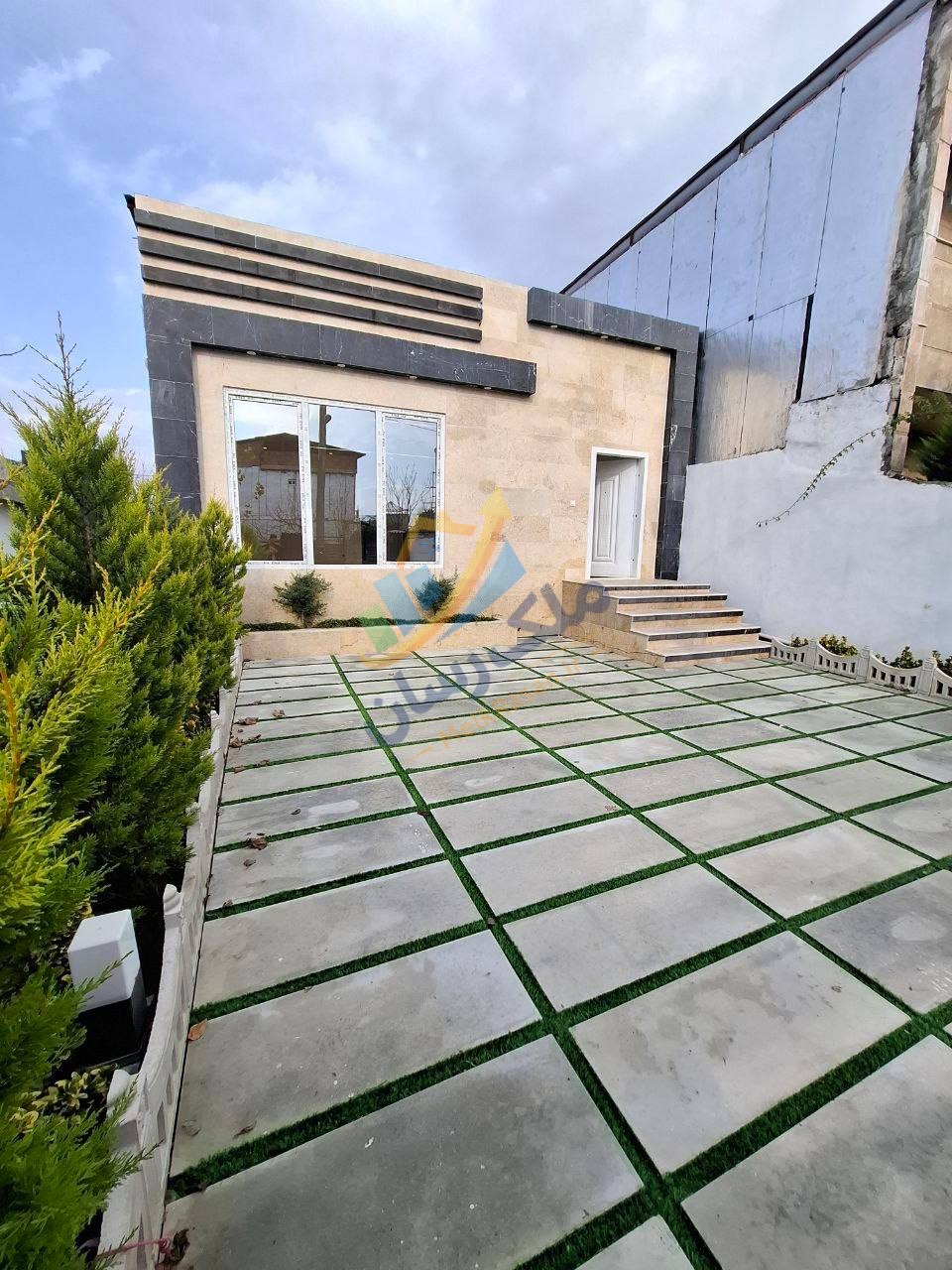 ویلای فلت نما سنگی در محمودآباد با ۱۶۰ متر زمین و ۱۰۰ متر بنا، دو خواب مستر و مدارک کامل نمای ویلا