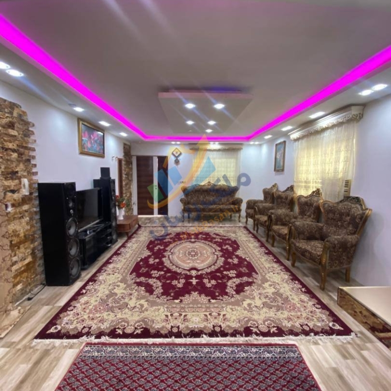 ویلای فلت در جاده دریا سرخرود با ۲۴۰ متر زمین و ۹۰ متر بنا، دو خواب مستر، سند شش‌دانگ نمای سالن