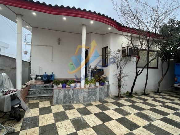 ویلای فلت در سرخرود با ۲۵۰ متر زمین و ۱۰۰ متر بنا، دو خواب مستر، سند شش‌دانگ و فاصله ۳ دقیقه تا ساحل نمای ویلا