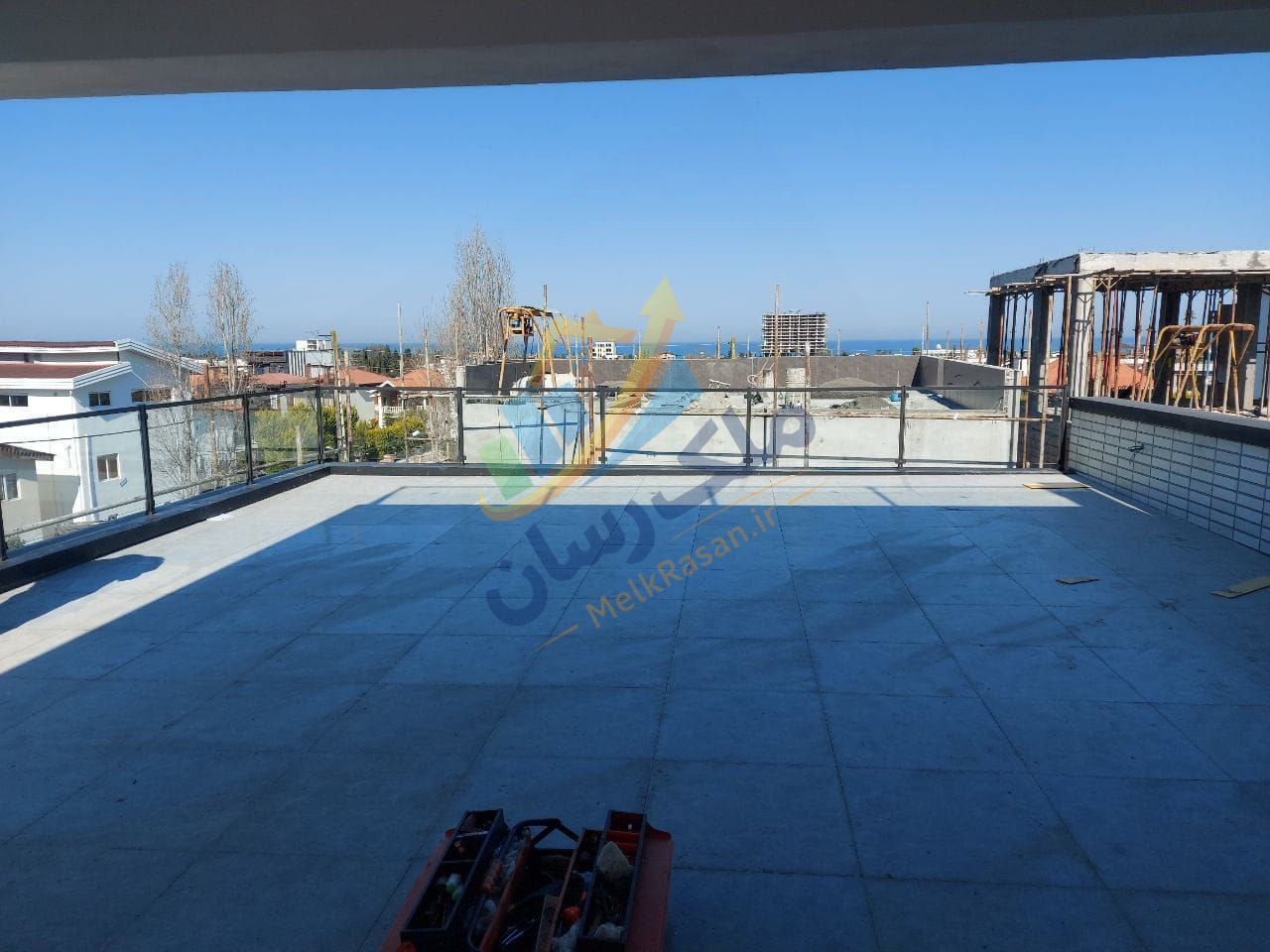 photo_2_2026-02-23_02-50-23 ویلا تریبلکس لاکچری در نخ شمال نوشهر با ۳۳۰ متر زمین و ۴۰۰ متر بنا، پنج خواب مستر و استخر چهار فصل با ویو کوه جنگلی نمای روف گاردن