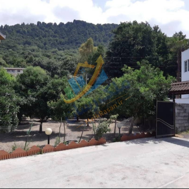 ویلا باغ در نجارده نوشهر با ۱۲۱۴ متر زمین و ویلای ۱۵۰ متری بازسازی شده با ویو جنگلی نمای ویلا و جنگل