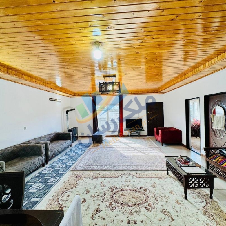 ویلاباغ فلت نما سنگی با سقف چوبی در محمودآباد، ۲۳۰ متر زمین و ۱۰۰ متر بنا نمای سالن