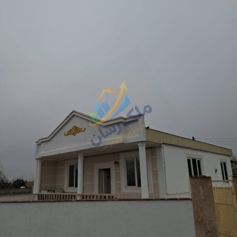 ویلا فلت نما سنگی نوساز در سرخرود با ۲۰۰ متر زمین و ۱۰۰ متر بنا، دو خواب داخل بافت نمای ویلا