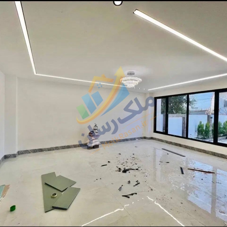 ویلا دوبلکس مدرن در محدوده آمل به سرخرود با ۲۱۰ متر زمین و ۱۸۰ متر بنا، سه خواب مستر و استخر چهار فصل نمای سالن
