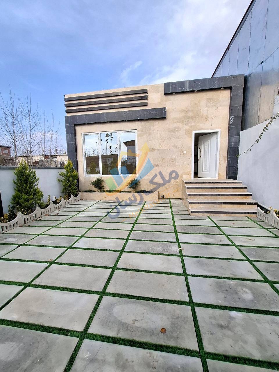ویلای فلت نما سنگی در محمودآباد با ۱۶۰ متر زمین و ۱۰۰ متر بنا، دو خواب مستر و مدارک کامل نمای ویلا