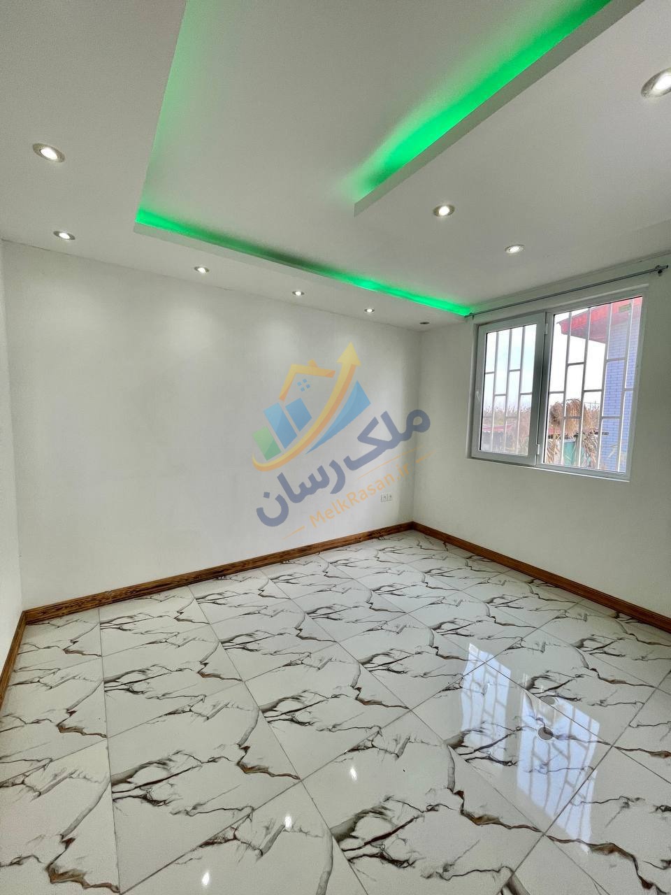 ویلا نیم پیلوت در محمودآباد با ۱۶۰ متر زمین و ۱۲۰ متر بنا، دو خواب با سند عرصه و اعیان نمای اتاق خواب