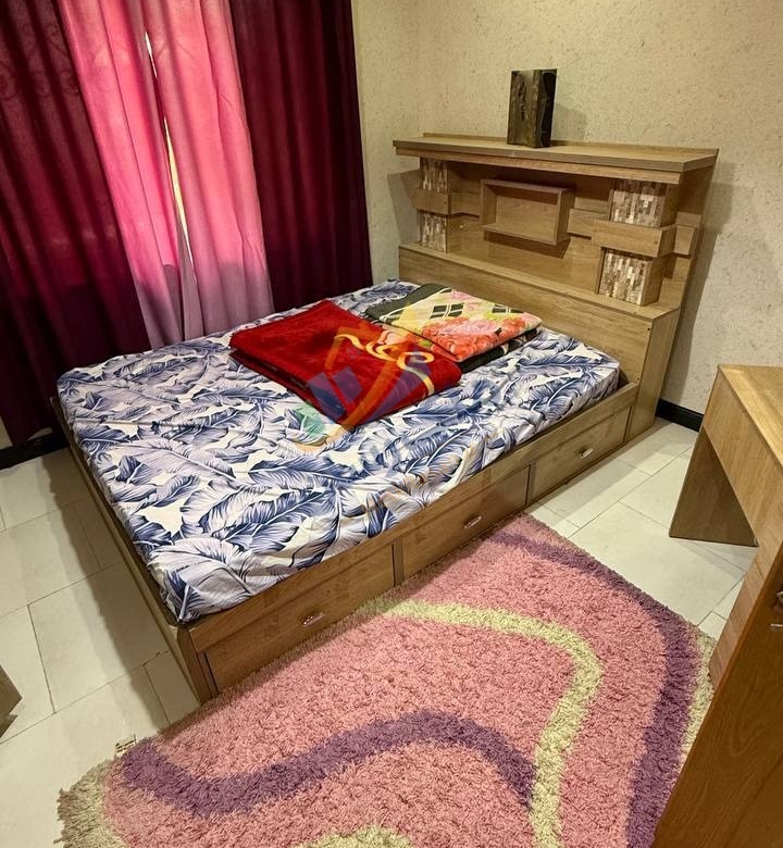ویلای فلت شهرکی در ایزدشهر با ۲۰۰ متر زمین و ۱۲۰ متر بنا، دو خواب، سقف چوبی و فرنیش نمای اتاف خواب