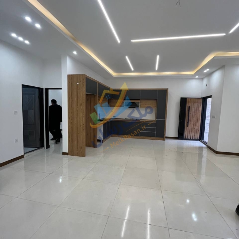 ویلای فلت نوساز نما مدرن در جاده دریا سرخرود با ۱۶۰ متر زمین و ۱۰۰ متر بنا، دو خواب مستر، شهرکی با نگهبانی نمای سالن