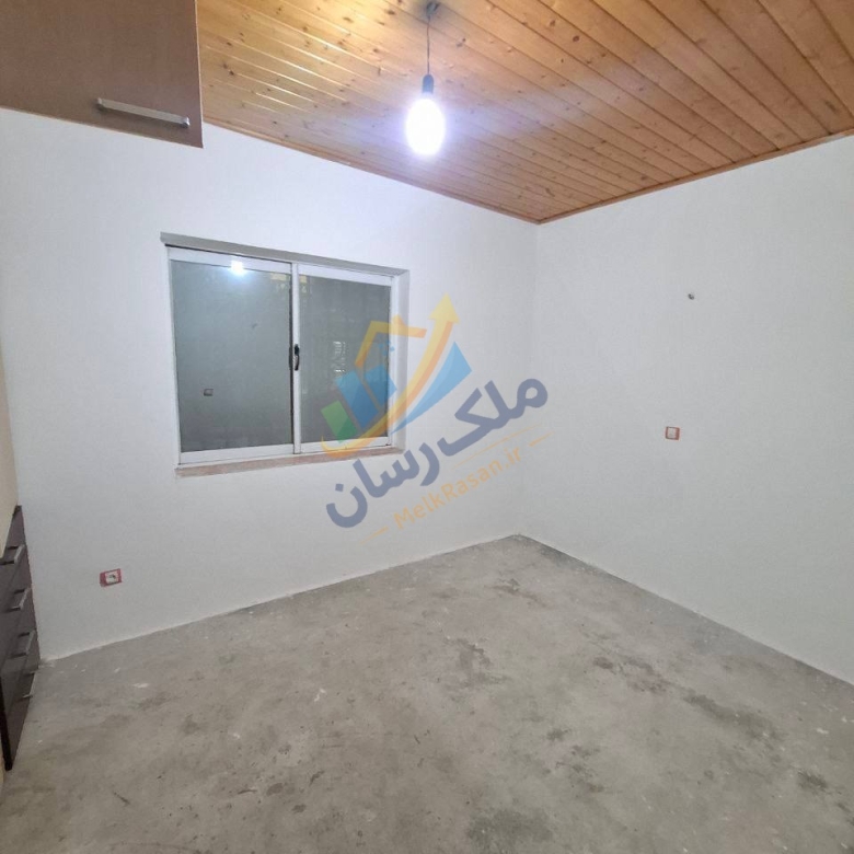 ویلا فلت نما سنگی ساحلی در سرخرود با ۲۲۰ متر زمین و ۱۰۰ متر بنا، دو خواب، داخل بافت شهری نمای اتاق