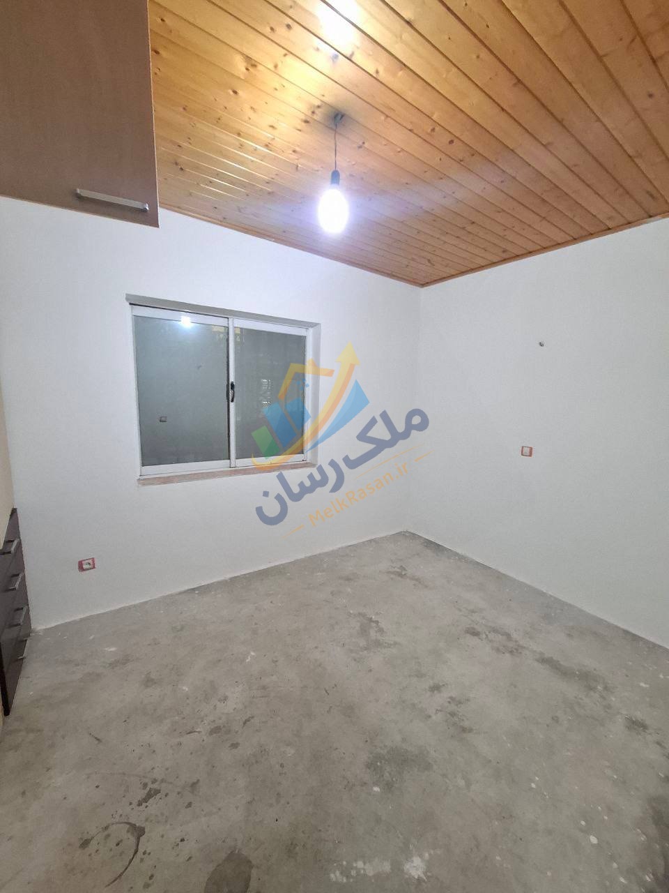 photo_6_2026-02-02_01-55-55 ویلا فلت نما سنگی ساحلی در سرخرود با ۲۲۰ متر زمین و ۱۰۰ متر بنا، دو خواب، داخل بافت شهری نمای اتاق