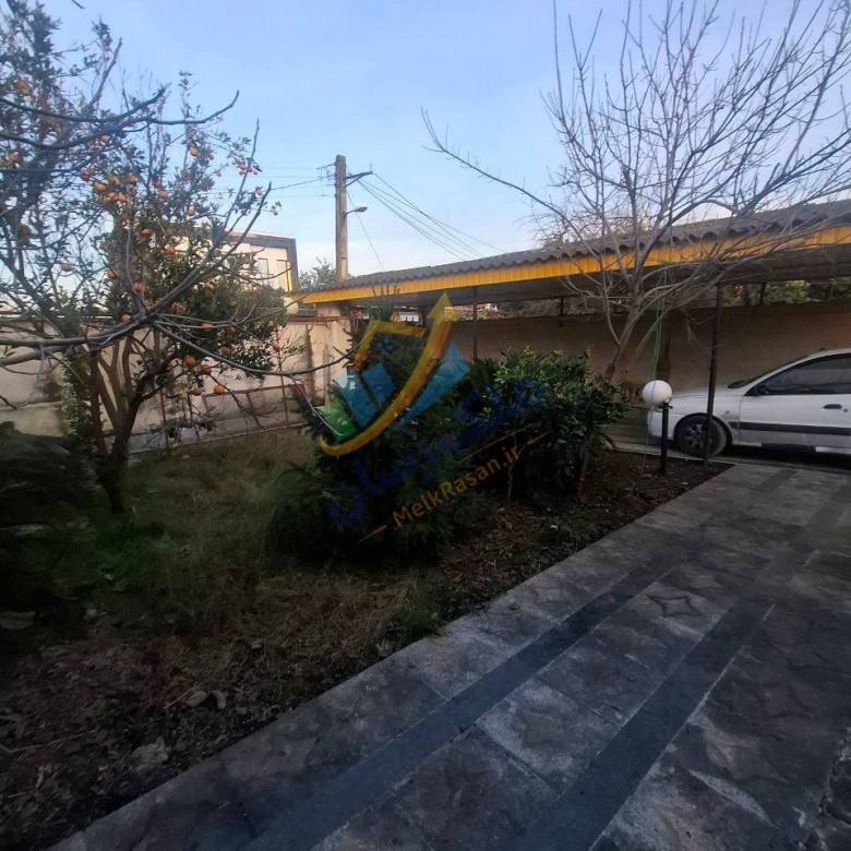 ویلا فلت باغی در جاده دریا سرخرود با ۴۰۰ متر زمین و ۱۰۰ متر بنا، دو خواب و مدارک کامل نمای حیاط