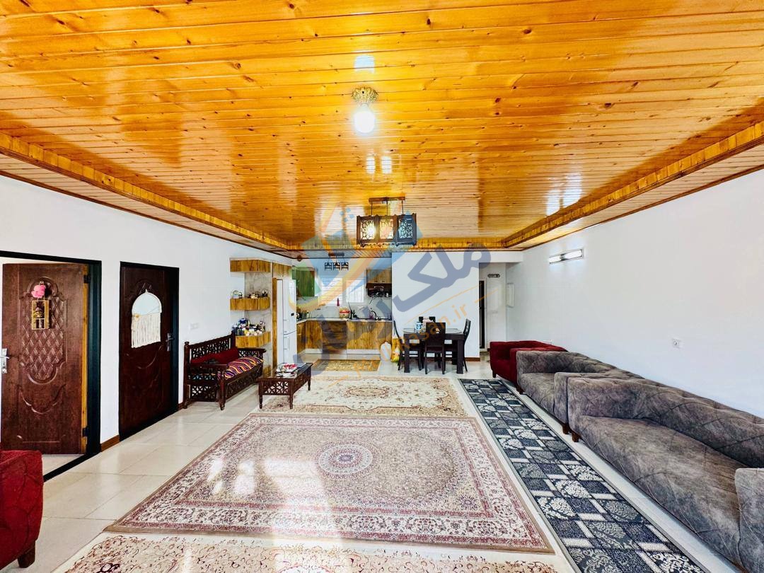 ویلاباغ فلت نما سنگی با سقف چوبی در محمودآباد، ۲۳۰ متر زمین و ۱۰۰ متر بنا نمای سالن