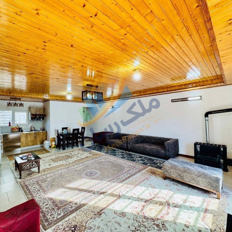 ویلاباغ فلت نما سنگی با سقف چوبی در محمودآباد، ۲۳۰ متر زمین و ۱۰۰ متر بنا نمای سالن
