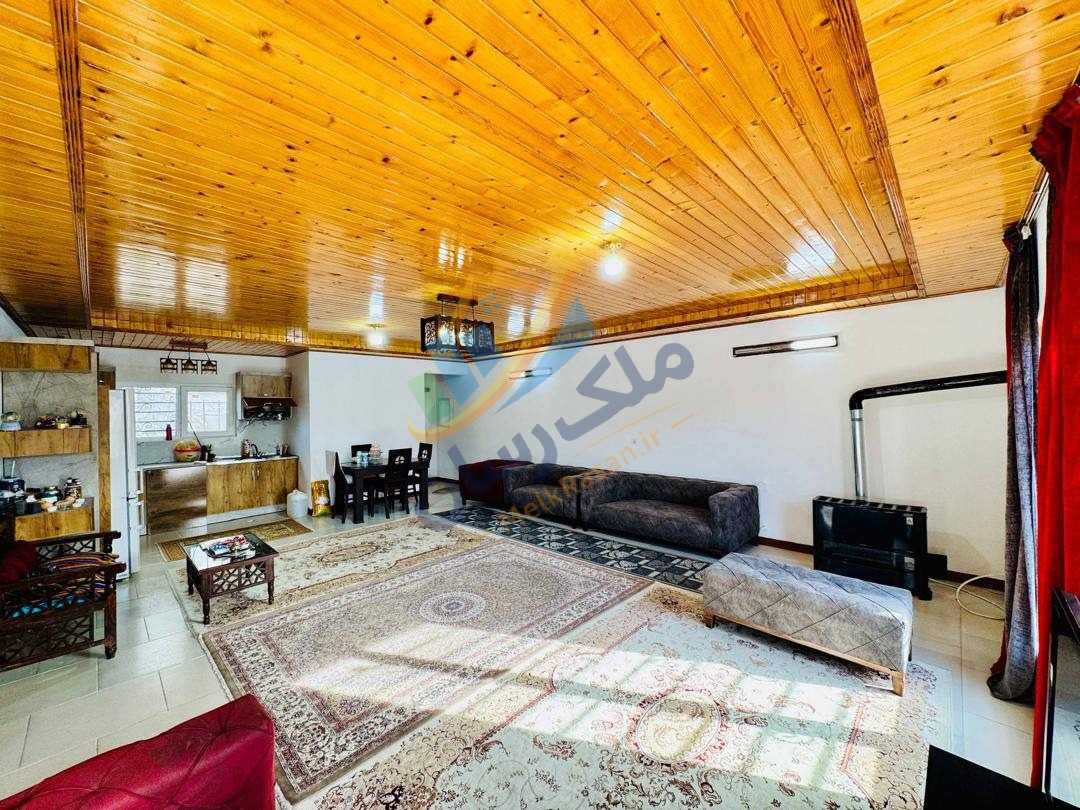 ویلاباغ فلت نما سنگی با سقف چوبی در محمودآباد، ۲۳۰ متر زمین و ۱۰۰ متر بنا نمای سالن