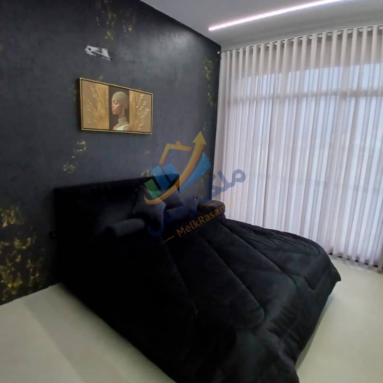 ویلای تریبلکس در نوشهر با ۳۰۰ متر زمین و ۴۵۰ متر بنا، سه خواب مستر، روف‌گاردن با ویوی ابدی کوه و جنگل، استخر داخلی و آسانسور نمای اتاق خواب