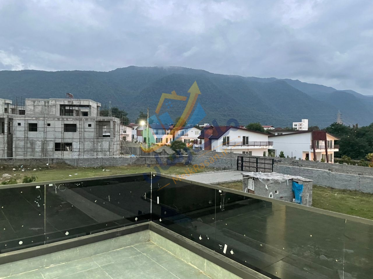 IMG-20260218-WA0747 ویلا دوبلکس نما مدرن در نخ شمال نوشهر | ۳۰۰ متر بنا ۳۵۶ متر زمین سه خواب مستر نمای روف گاردن
