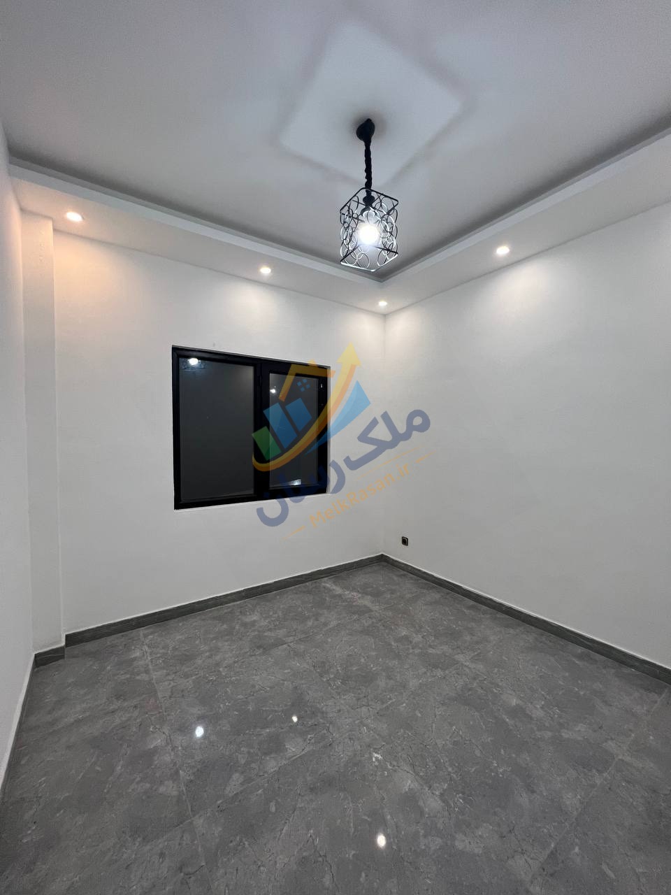 ویلا فلت نما مدرن در الیمالات نور ۱۰۵ متر بنا ۲۱۰ متر زمین نمای اتاق خواب