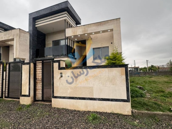 ویلا نیم پیلوت نما مدرن ۱۱۵ متر بنا ۱۵۰ متر زمین در آمل نمای ویلا
