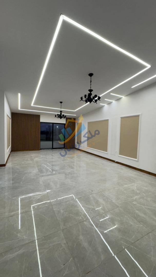 ویلا نیم پیلوت نما مدرن ۱۱۵ متر بنا ۱۵۰ متر زمین در آمل نمای سالن