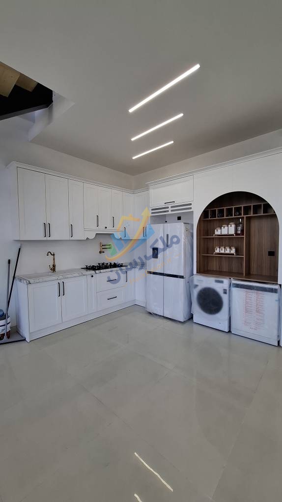 29cf24db-cc85-4476-8582-e6a0c85f161b ویلا دوبلکس نما مدرن شهرکی در نوشهر با ۲۷۲متر زمین و ۲۵۰متر بنا، استخر و ویوی ابدی کوه و جنگل و ساحل نمای آشپزخانه